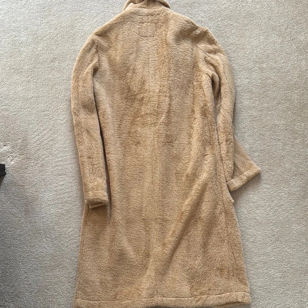 Luxurious Tan Faux Fur Coat - Picture 3 of 3